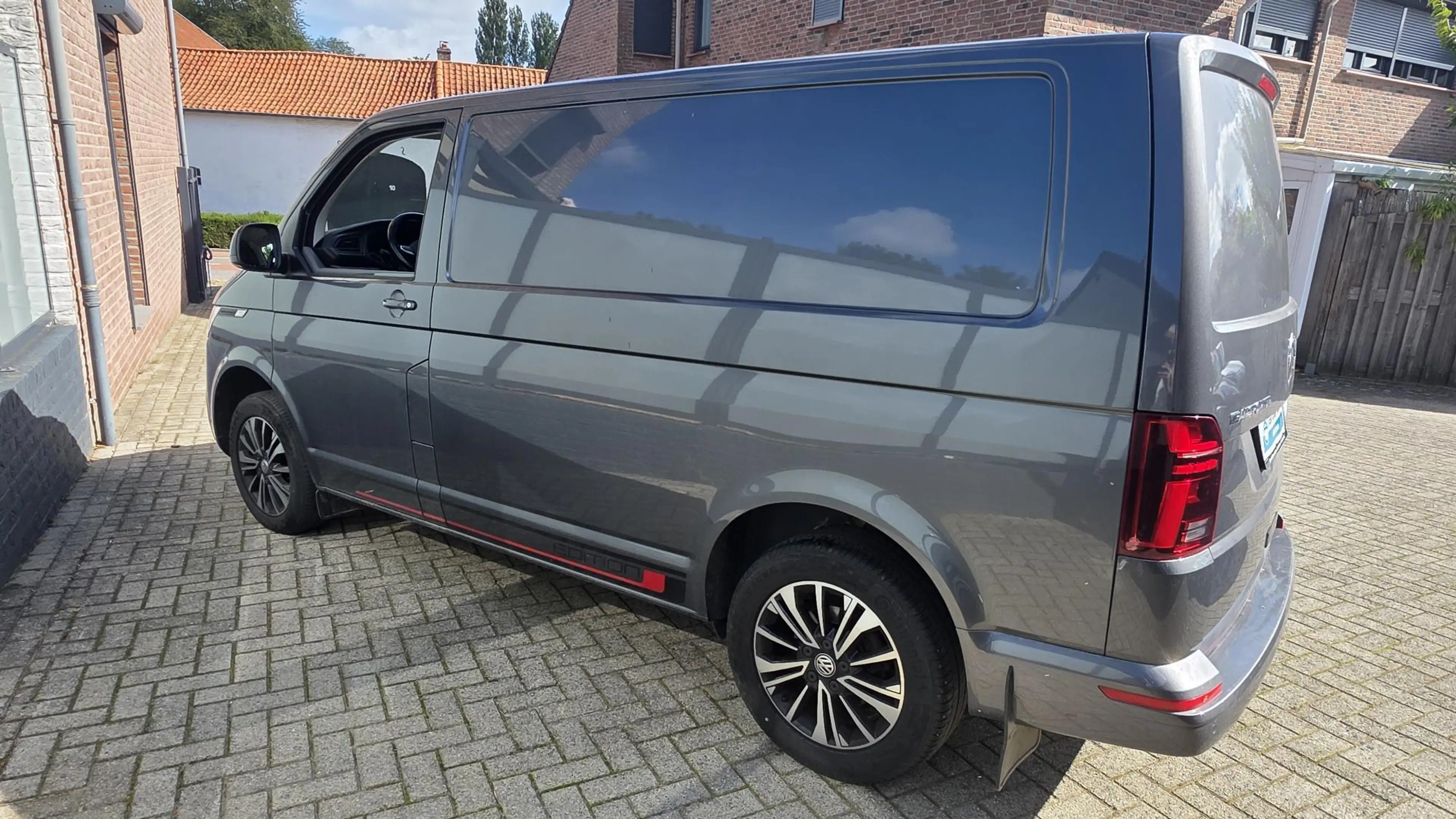 Volkswagen Transporter 2.0 TDI L1H1 GB Highline Edition 2 — photo 12