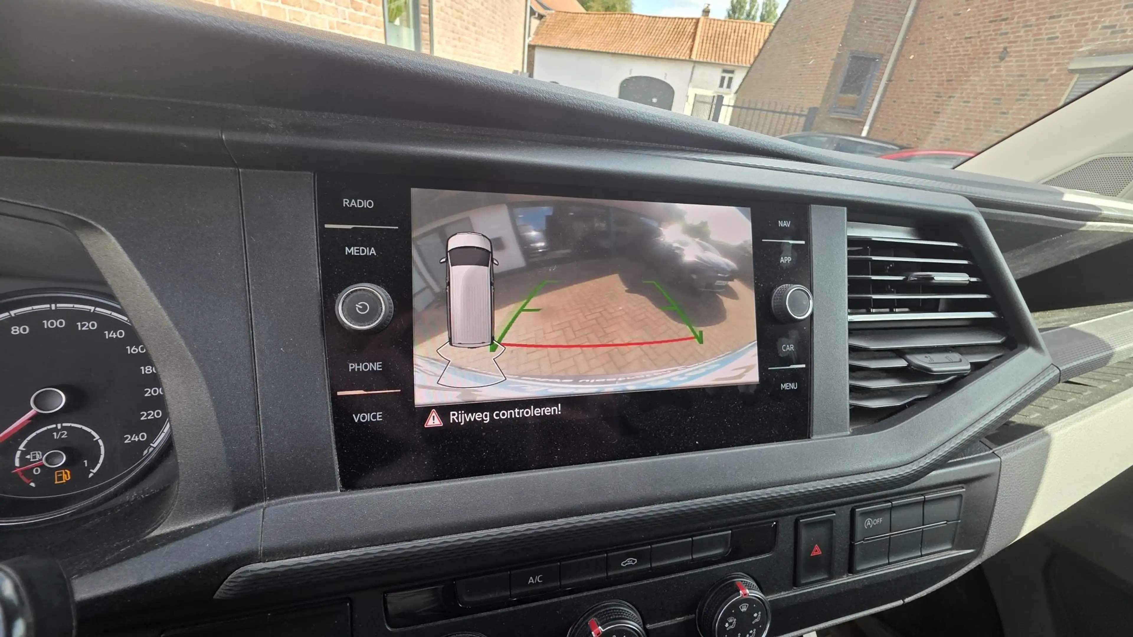 Volkswagen Transporter 2.0 TDI L1H1 GB Highline Edition 2 — photo 25