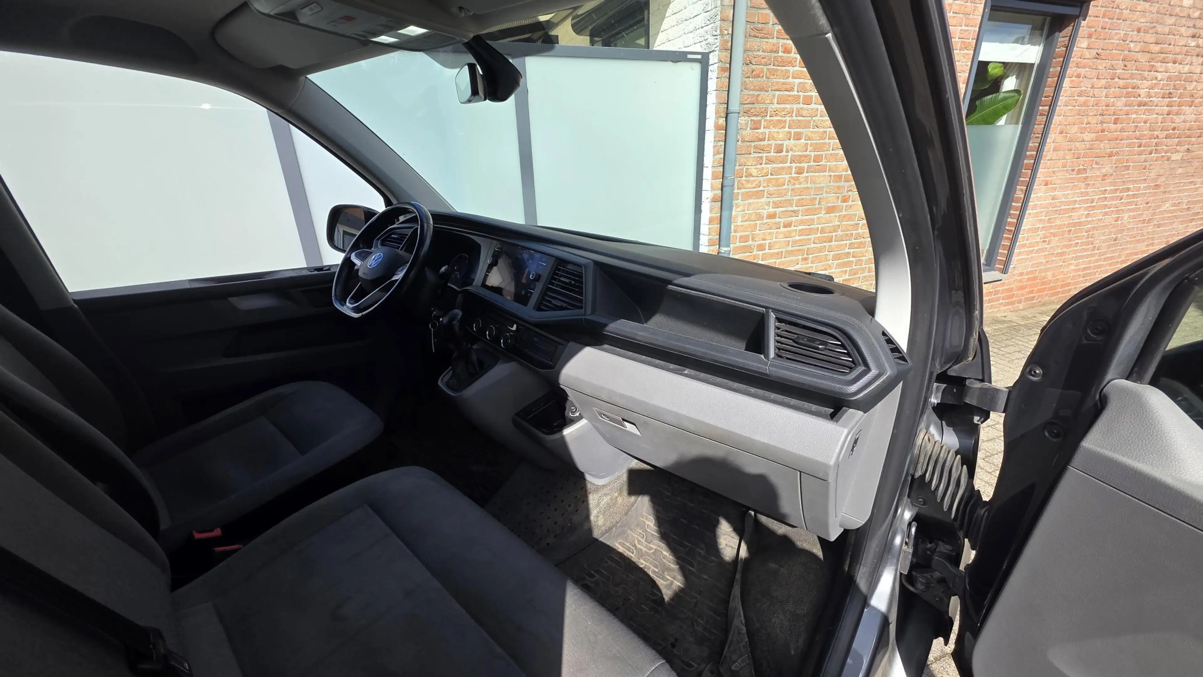 Volkswagen Transporter 2.0 TDI L1H1 GB Highline Edition 2 — photo 28