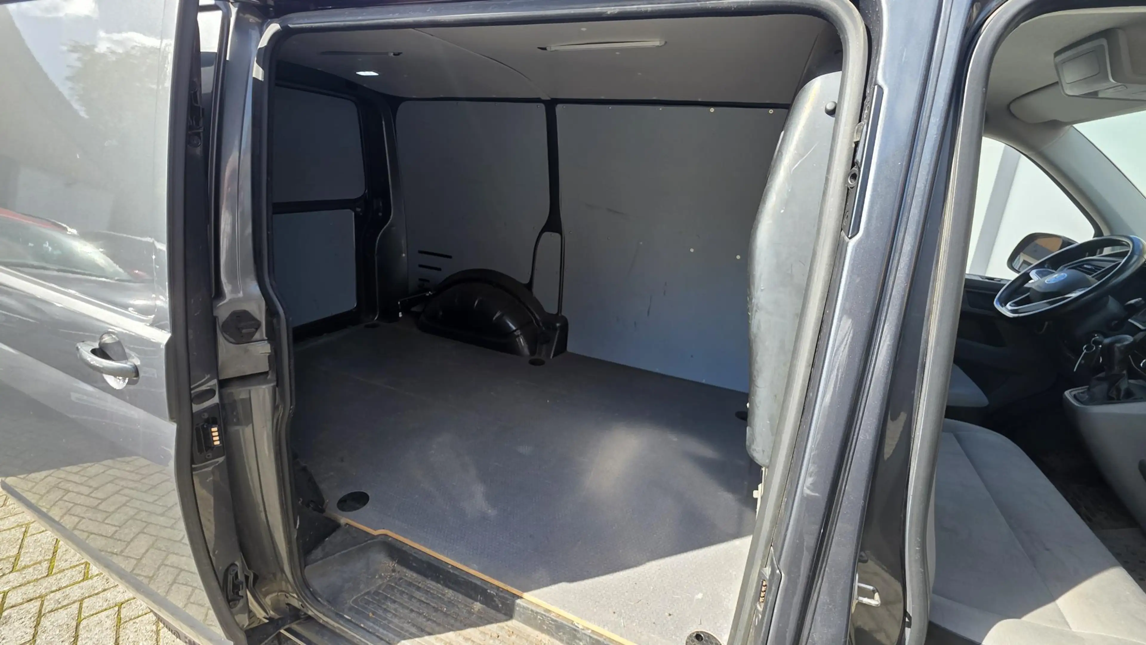Volkswagen Transporter 2.0 TDI L1H1 GB Highline Edition 2 — photo 29