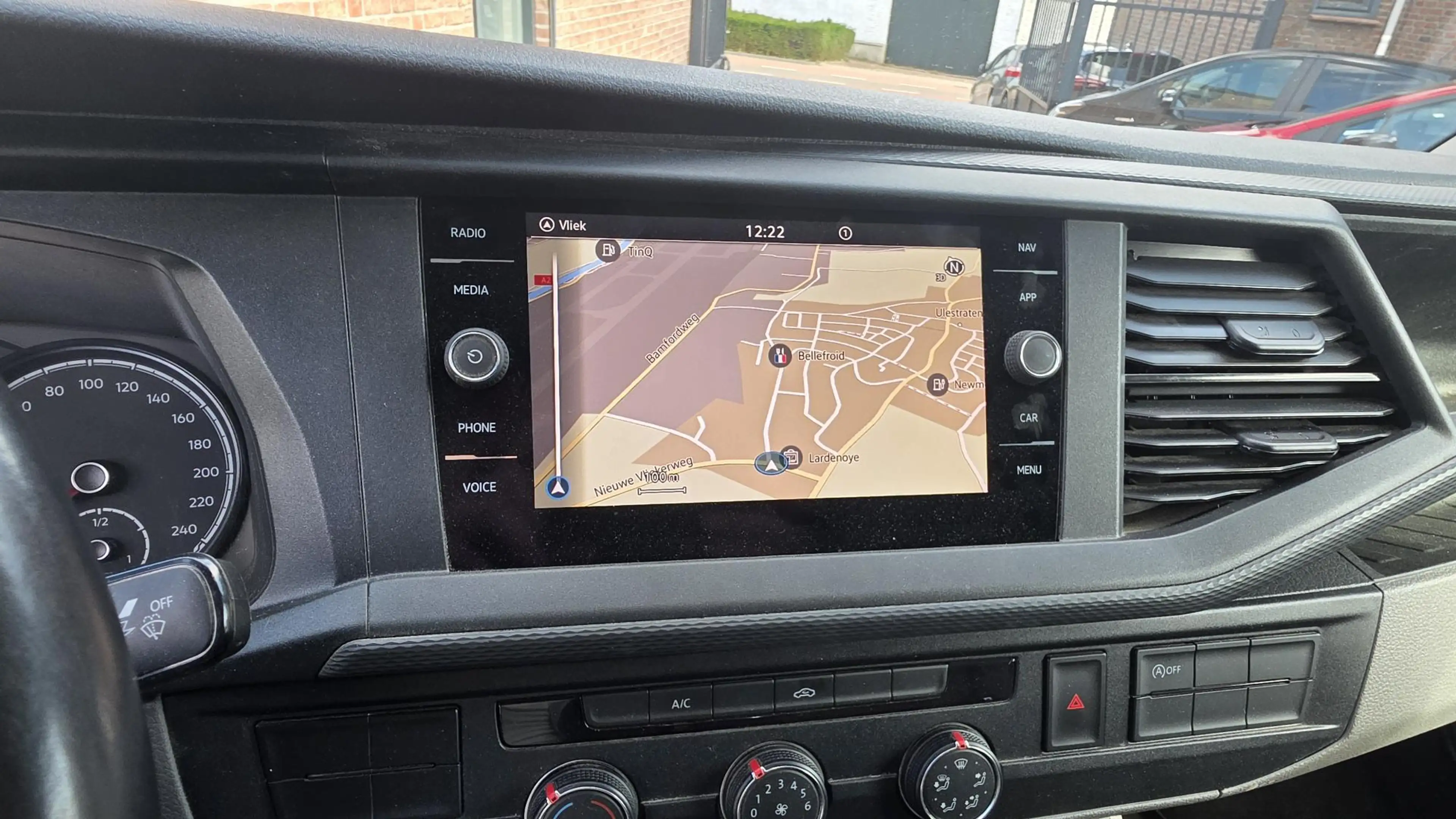 Volkswagen Transporter 2.0 TDI L1H1 GB Highline Edition 2 — photo 19