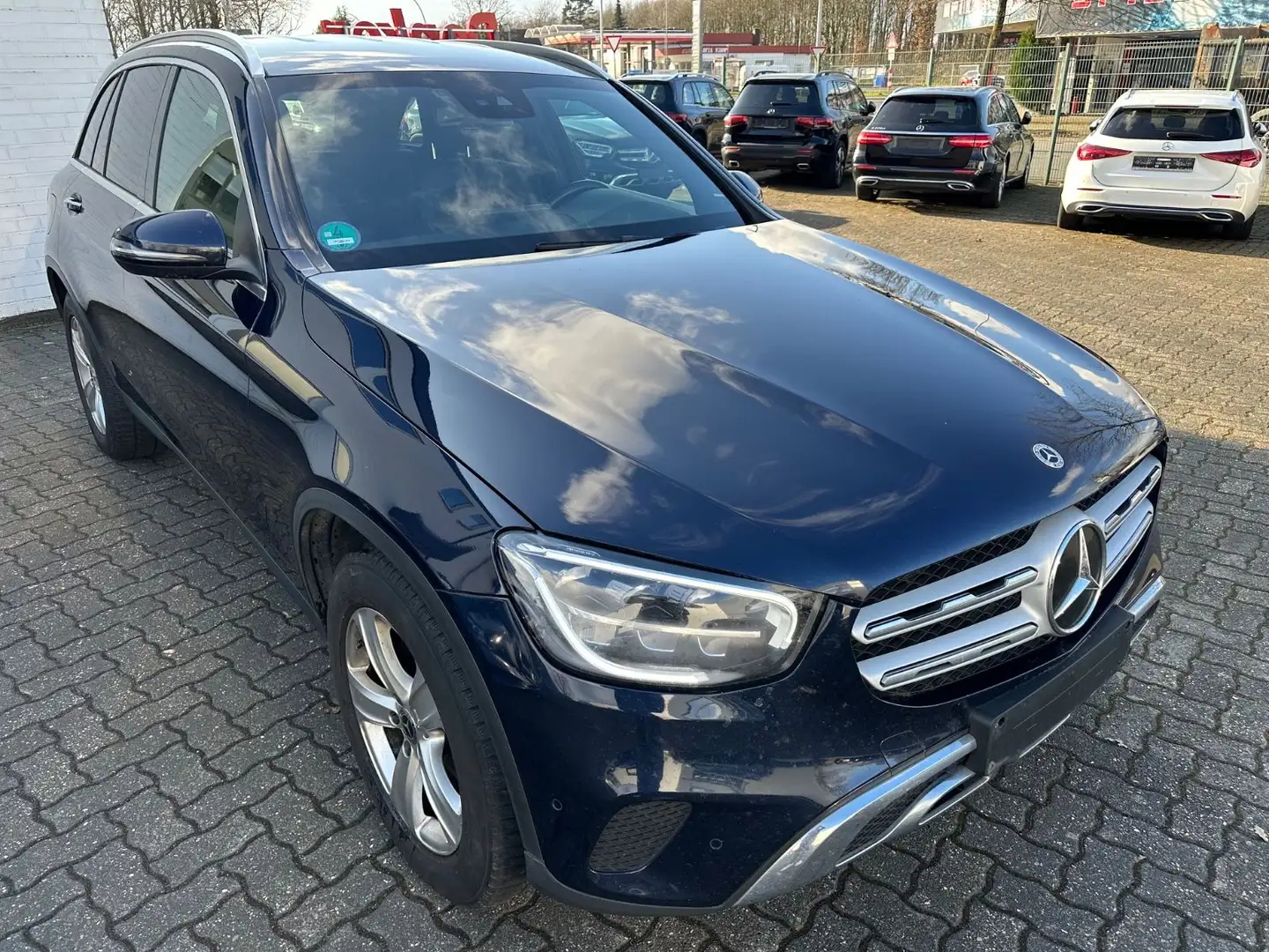 Mercedes-Benz GLC 300 d 4M AMG Line Int. AHK Kamera LED Blau - 2