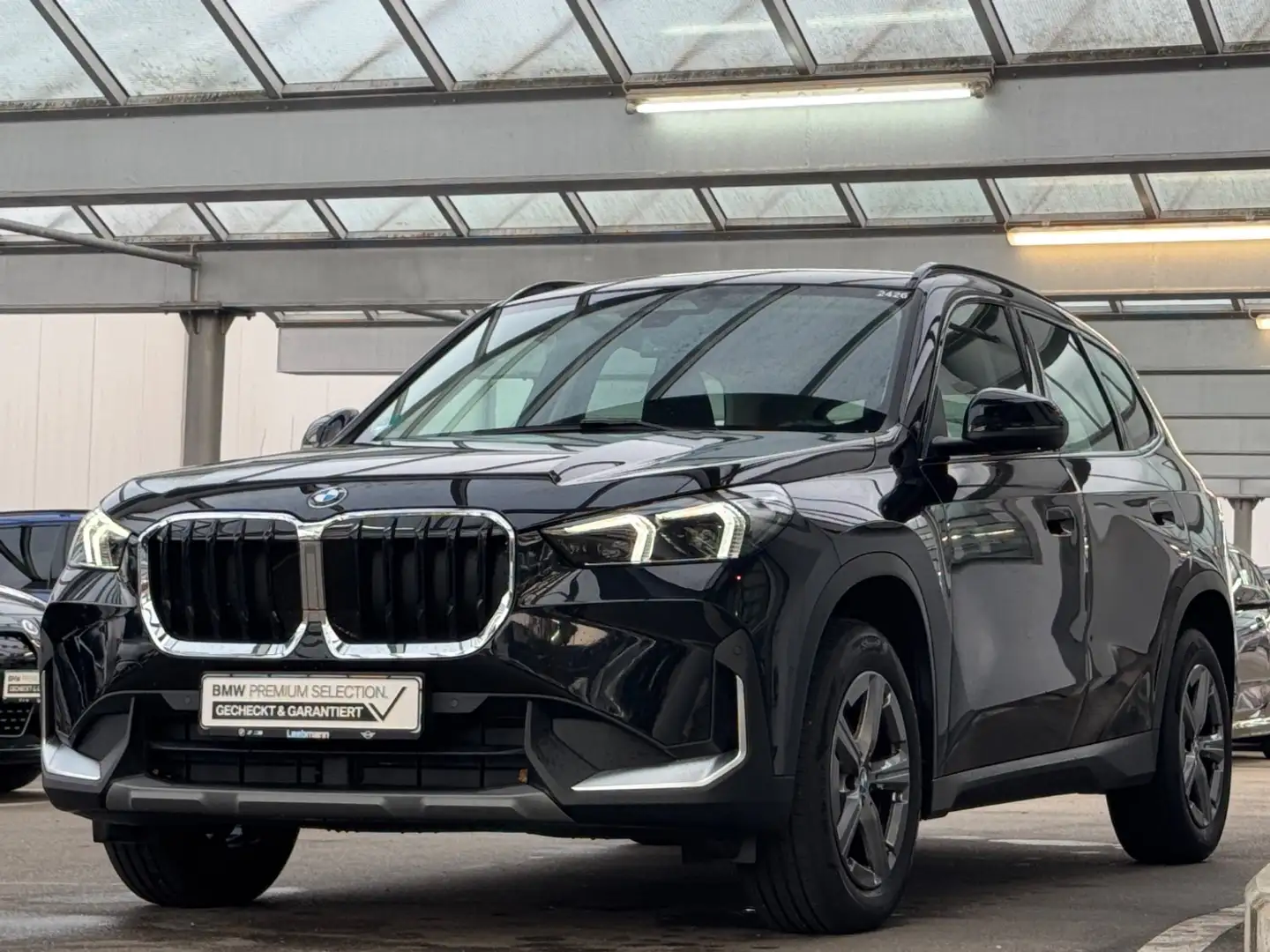 BMW X1 sDrive18i PremiumPaket/Anhängerkupplung Schwarz - 2