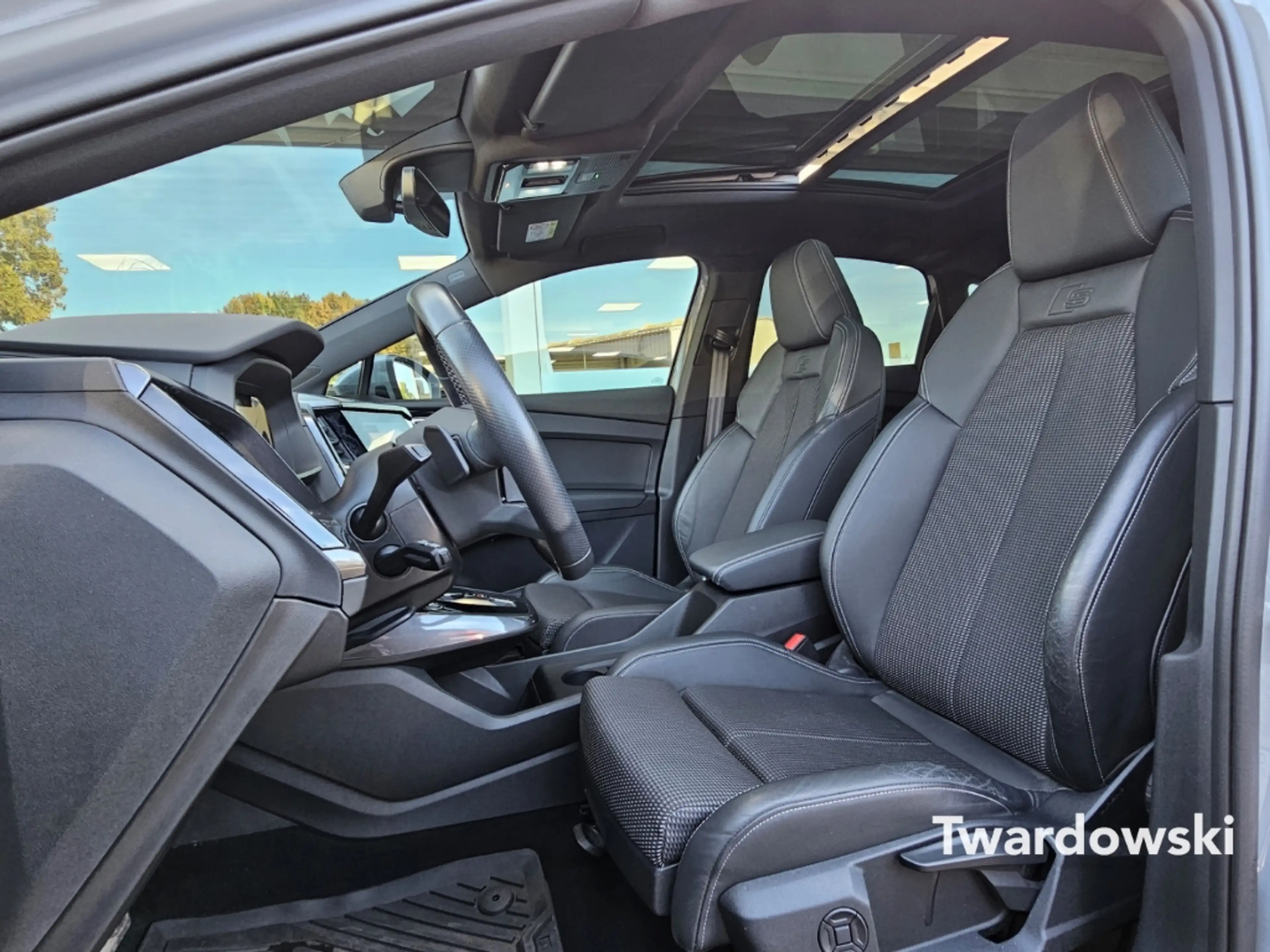 Audi Q4 e-tron e-tron Sportback 35 S line Matrix Pano Sonos — photo 12