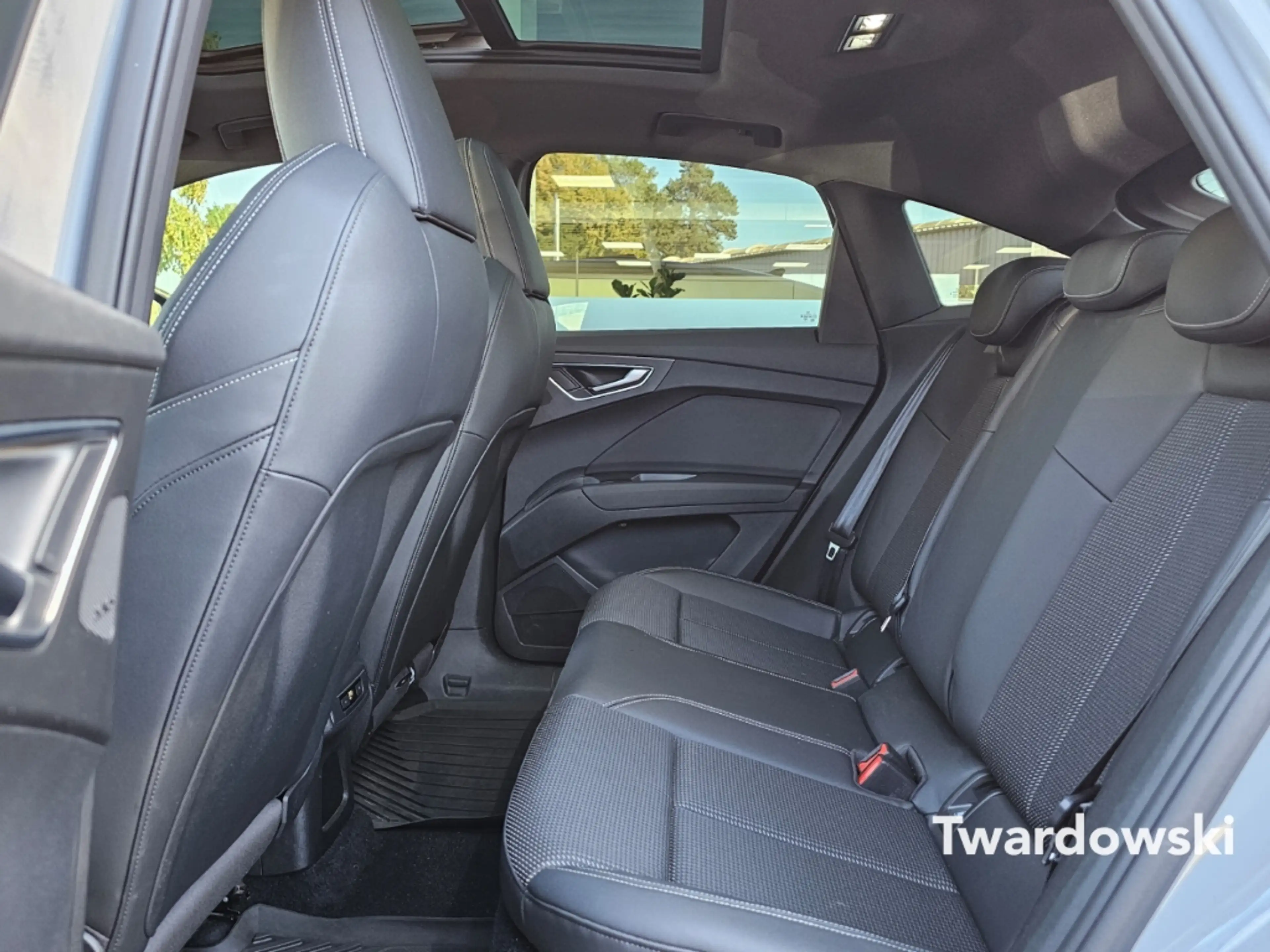 Audi Q4 e-tron e-tron Sportback 35 S line Matrix Pano Sonos — photo 13