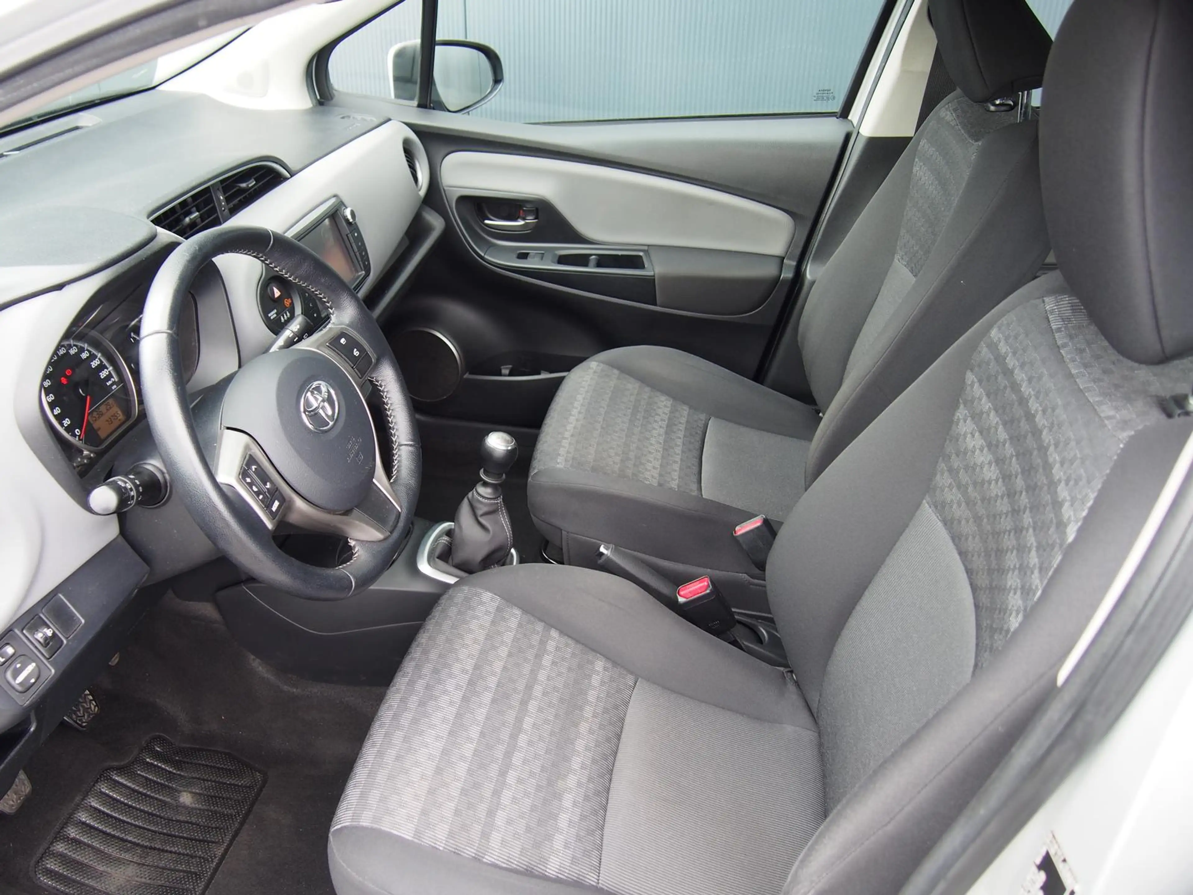 Toyota Yaris Comfort 1,33 Allwetter+Klima+USB+RFK — photo 6
