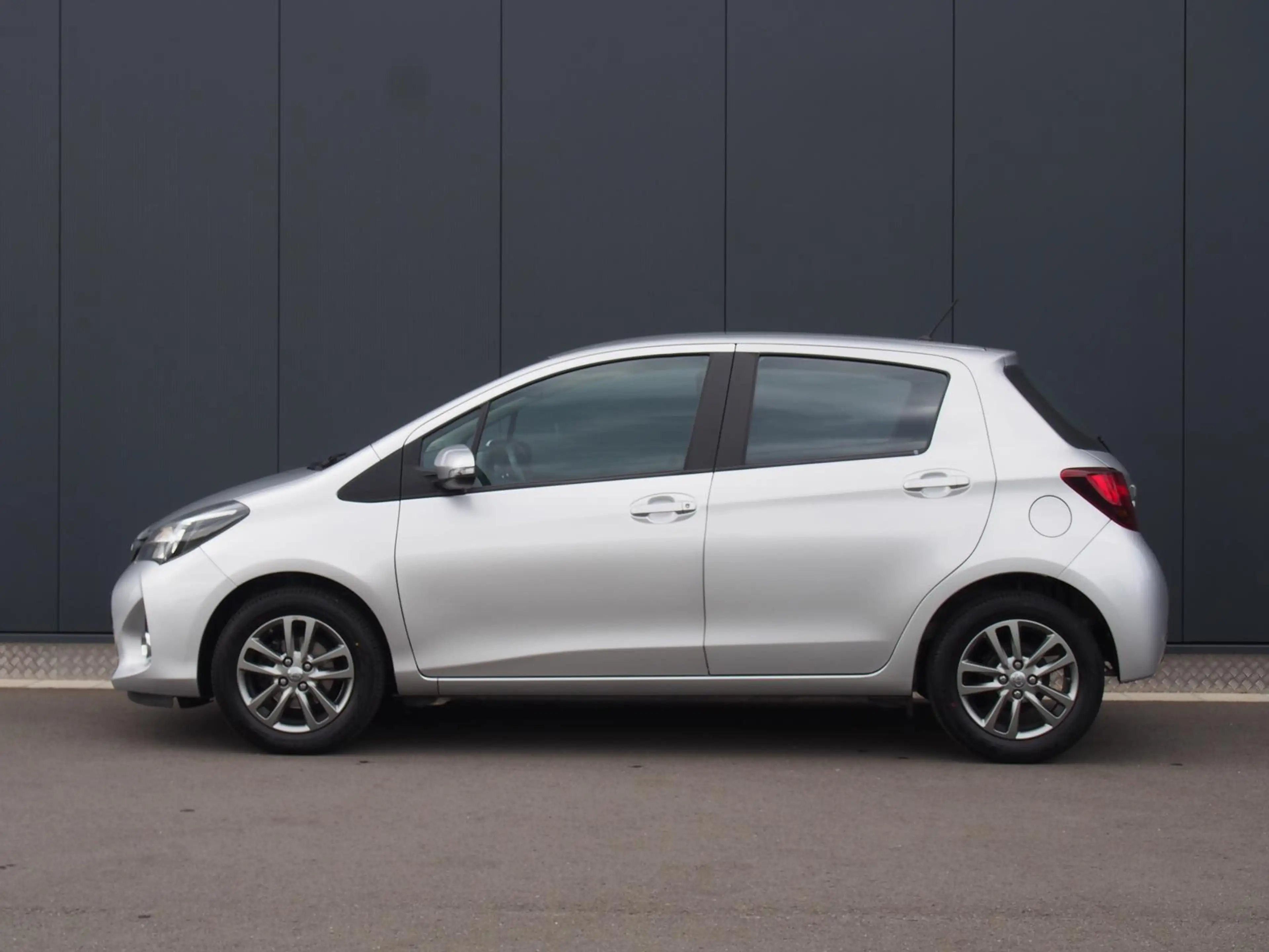 Toyota Yaris Comfort 1,33 Allwetter+Klima+USB+RFK — photo 3