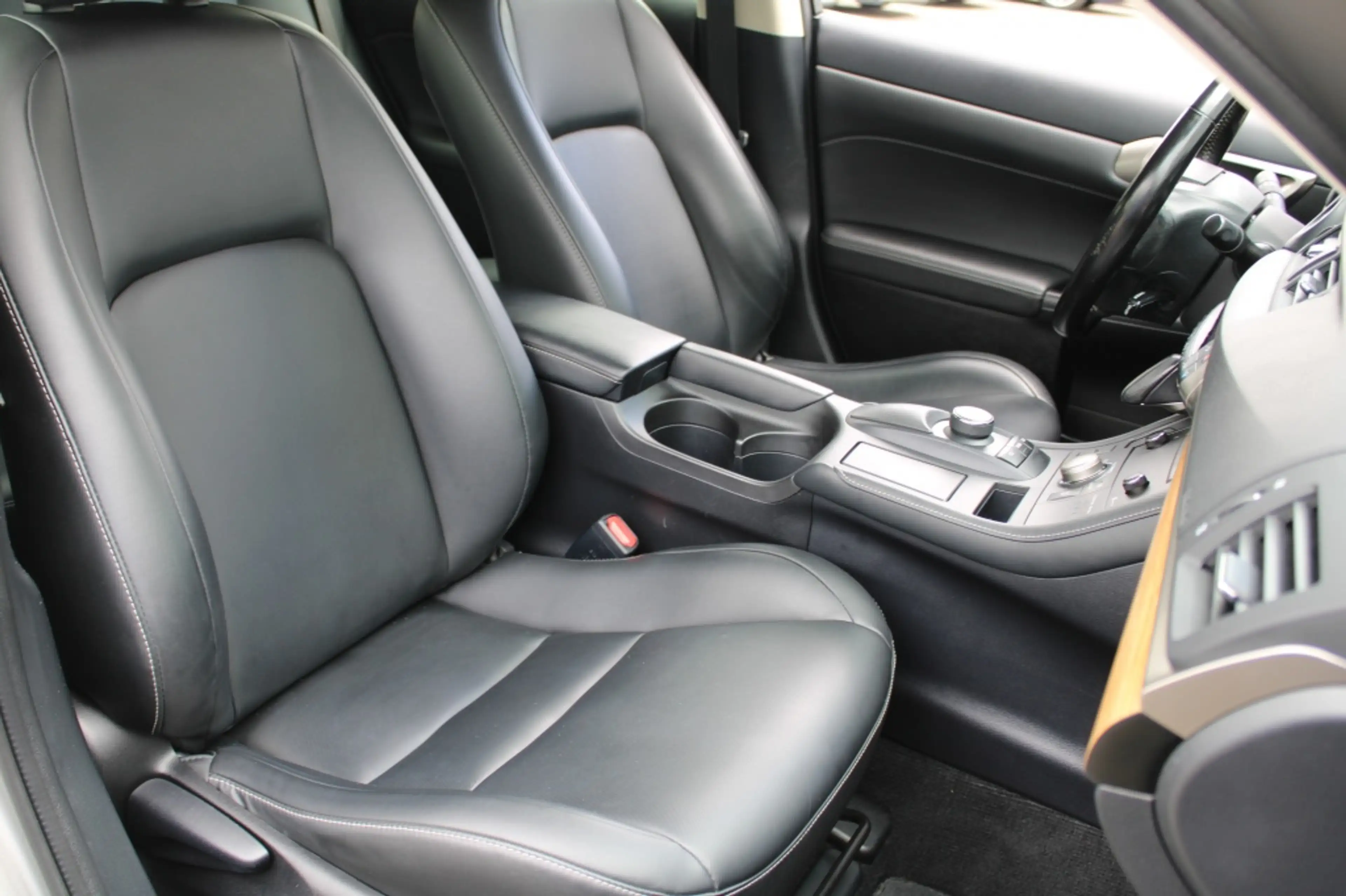 Lexus CT 200h Sport Edition — photo 32