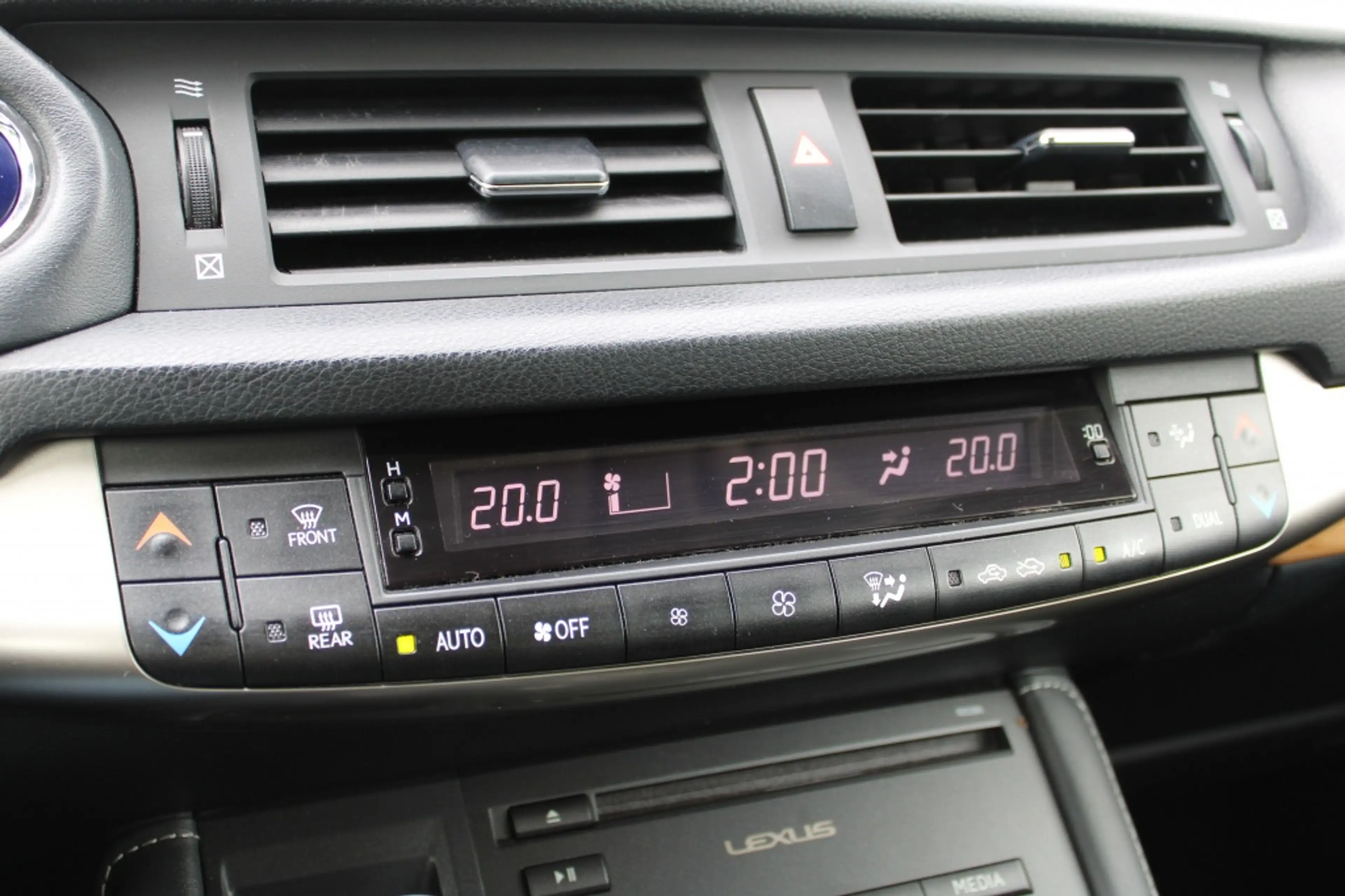 Lexus CT 200h Sport Edition — photo 18