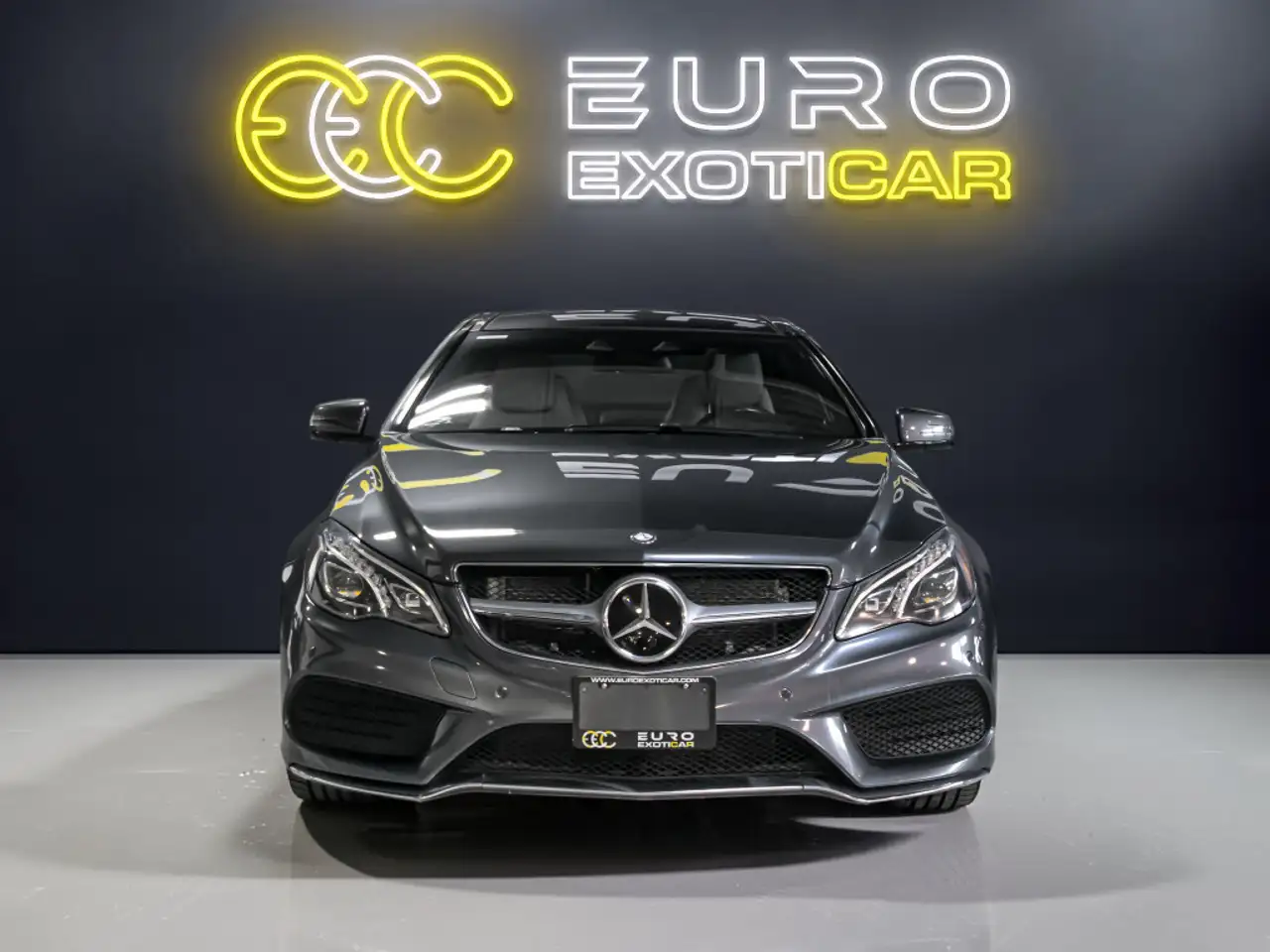Mercedes-Benz E-Class снимка Mercedes-Benz E-Class