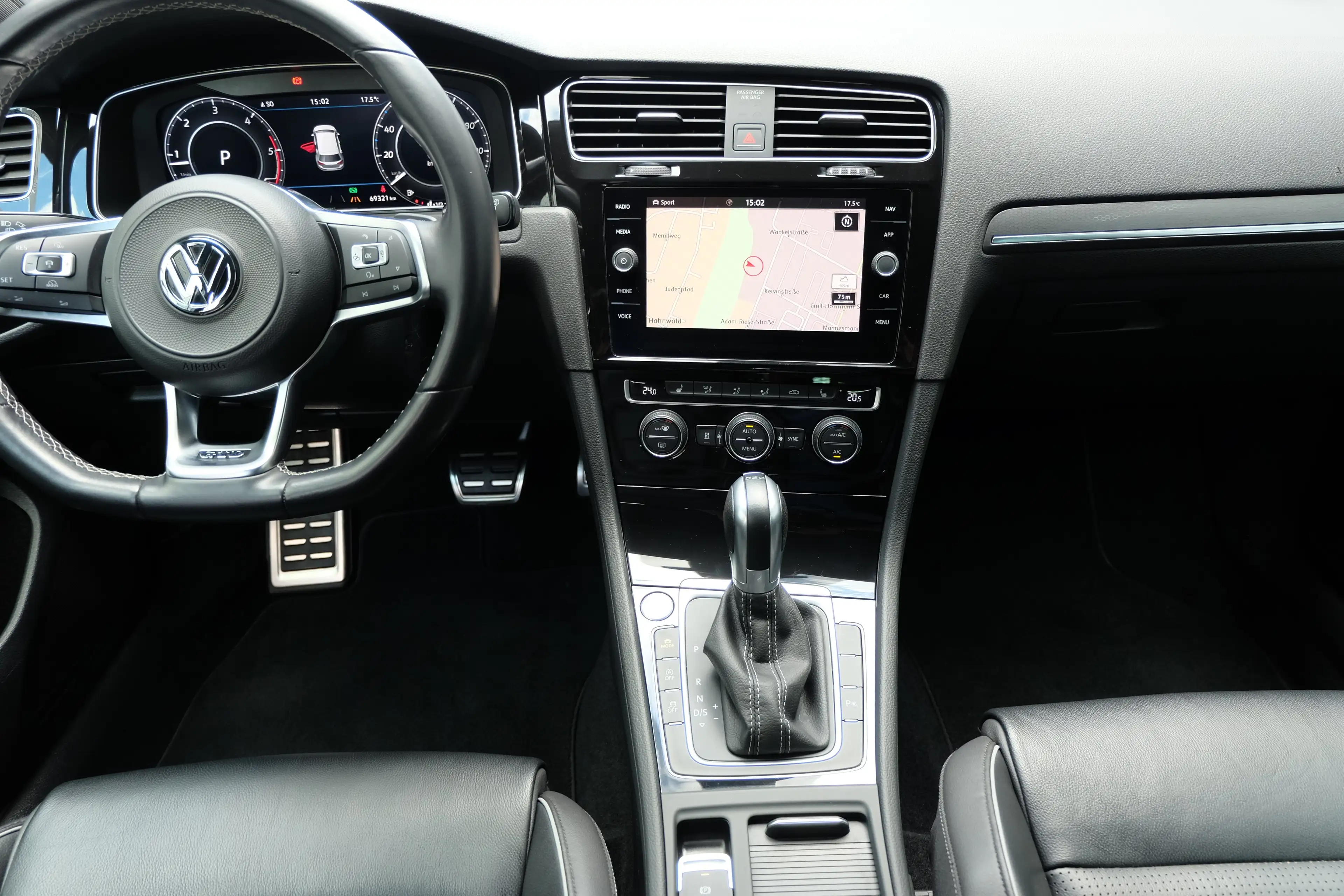 Volkswagen Golf GTD Neuwertiger Golf mit Super Ausstattung !!! — photo 14
