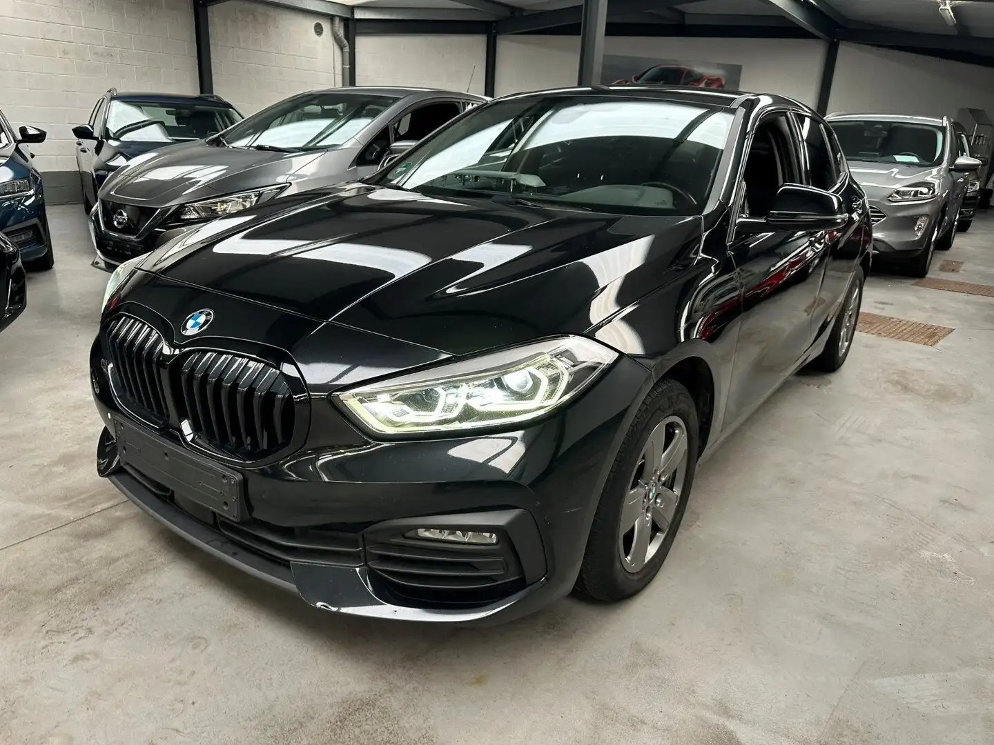 BMW 118 118iA OPF Zwart - 1