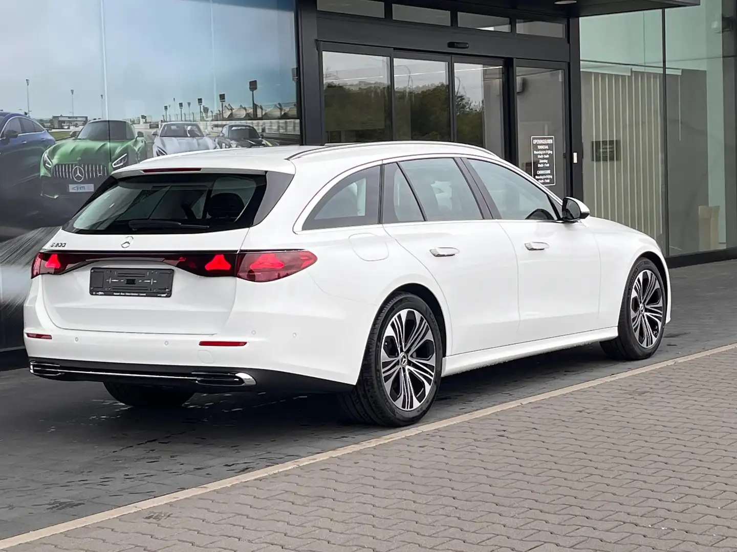 Mercedes-Benz E 200 break met panoramadak Wit - 2