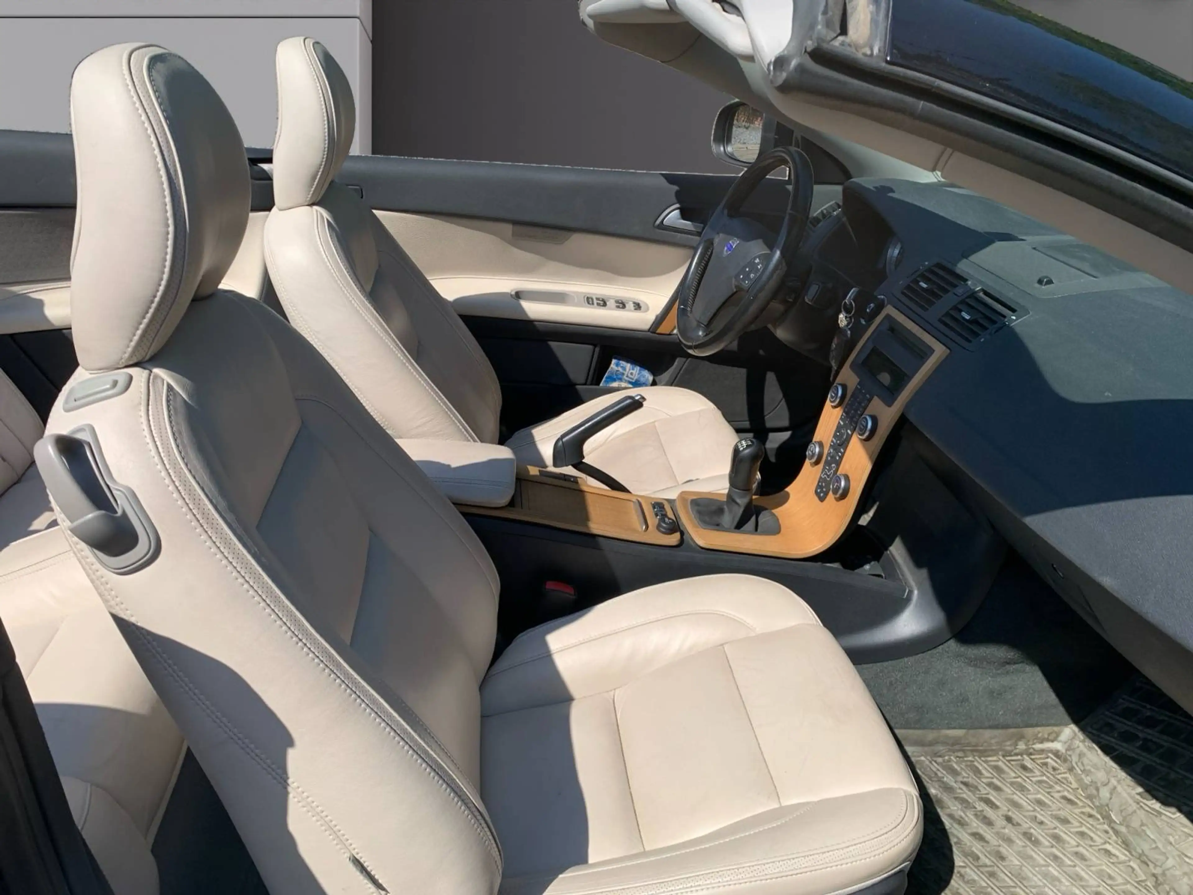 Volvo C70 C70 Cabriolet D3 - 2.0 - 5 Cylindres ! — photo 10