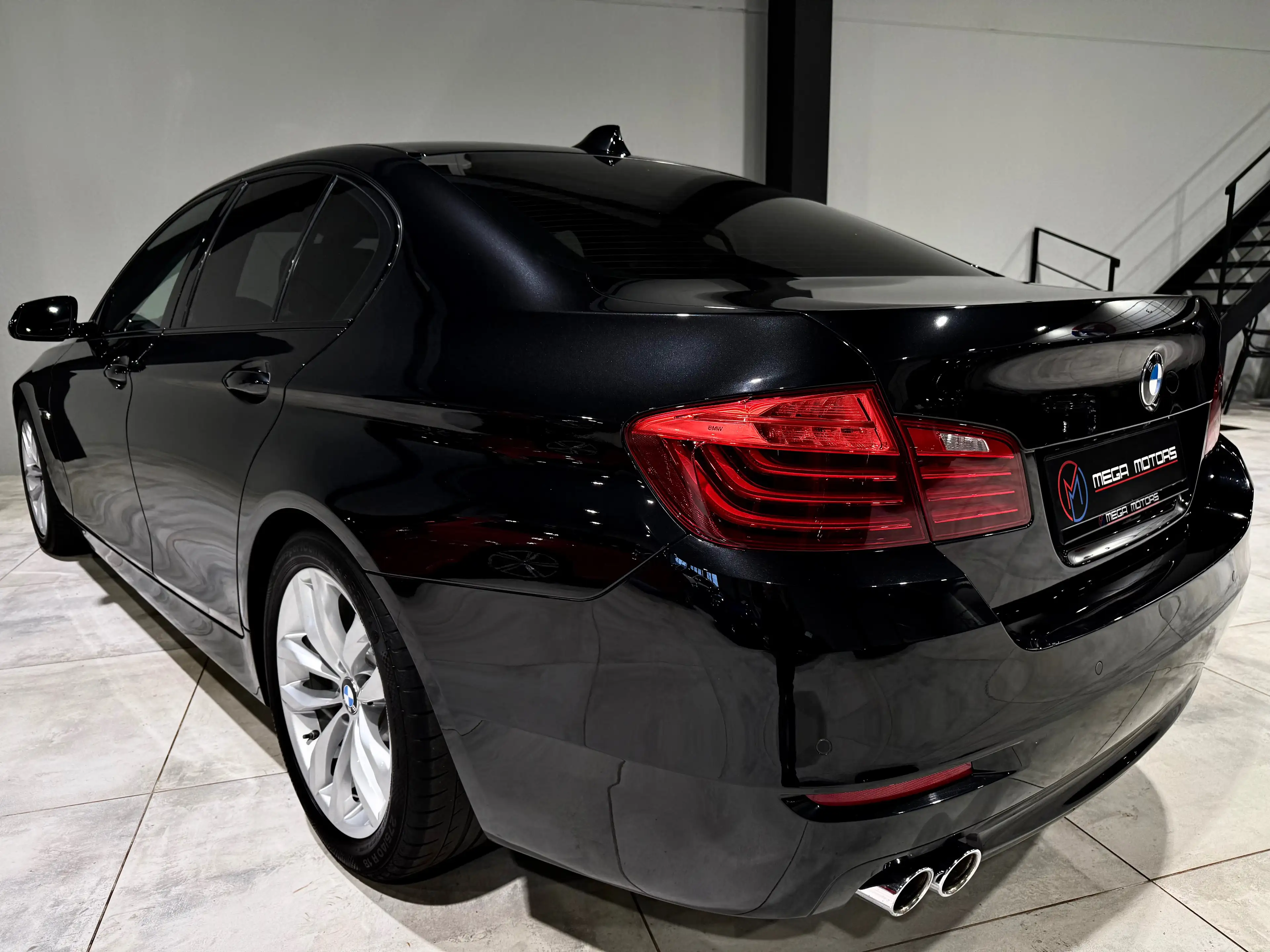 BMW 518 dA 150CV B.AUTO8 COCKPIT NAVi CUiR Bi-XENON HUD++ — photo 2