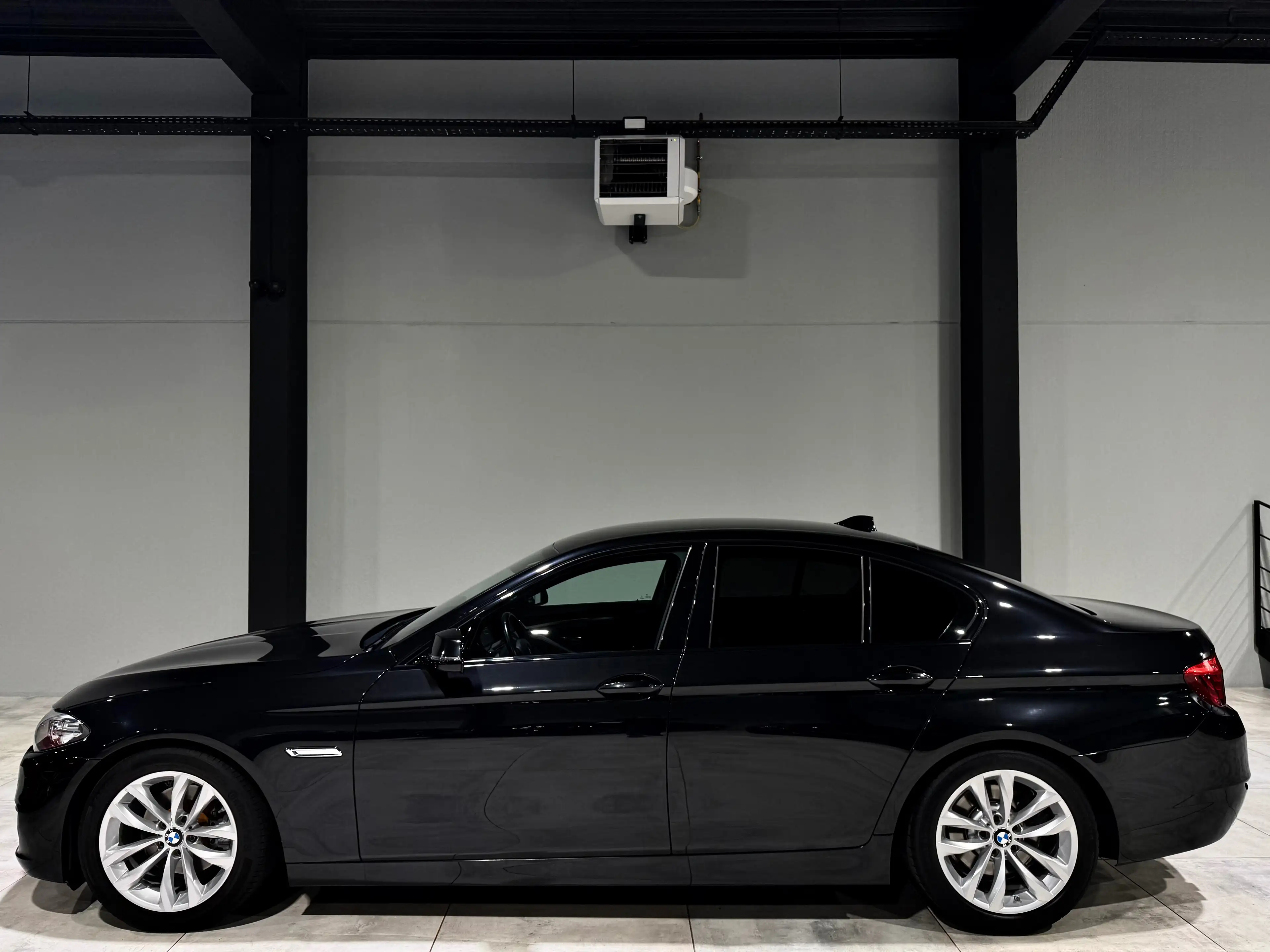 BMW 518 dA 150CV B.AUTO8 COCKPIT NAVi CUiR Bi-XENON HUD++ — photo 5