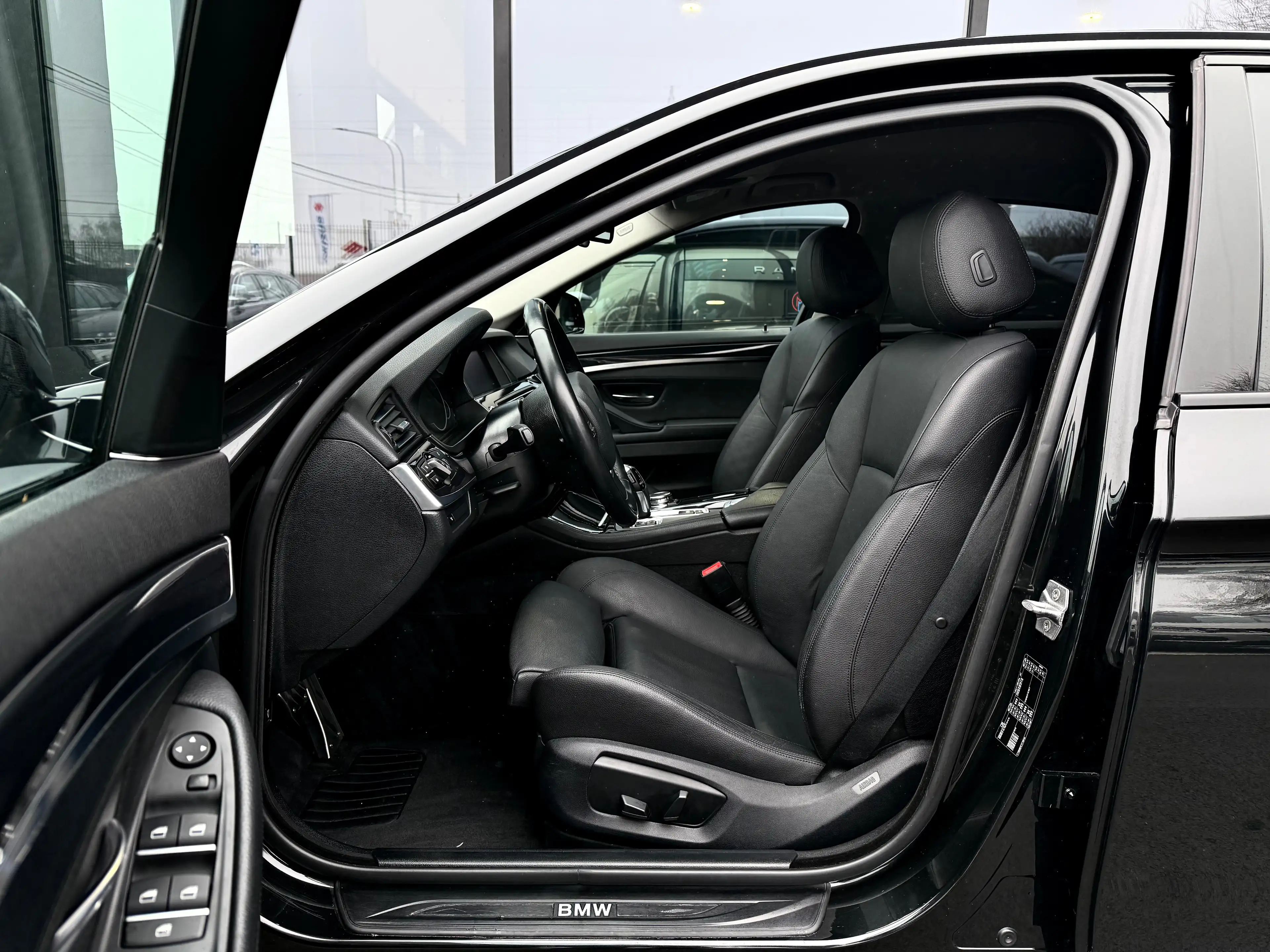 BMW 518 dA 150CV B.AUTO8 COCKPIT NAVi CUiR Bi-XENON HUD++ — photo 12