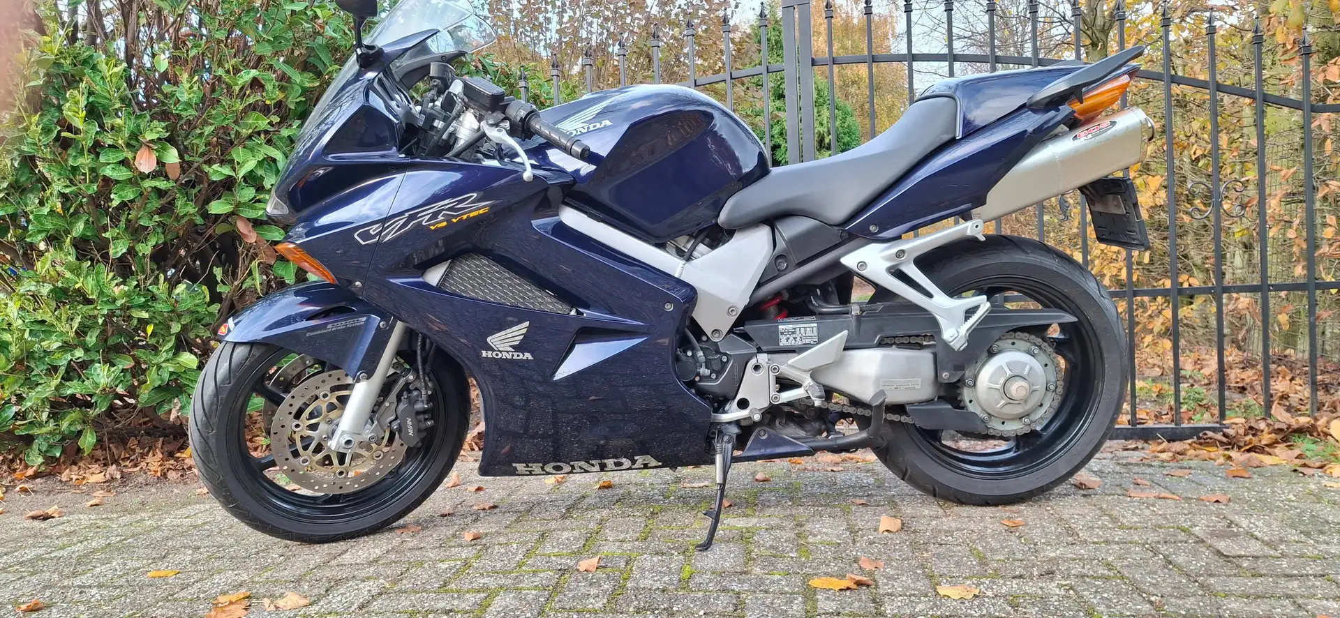 Honda VFR 800 V4 vtec Blauw - 1