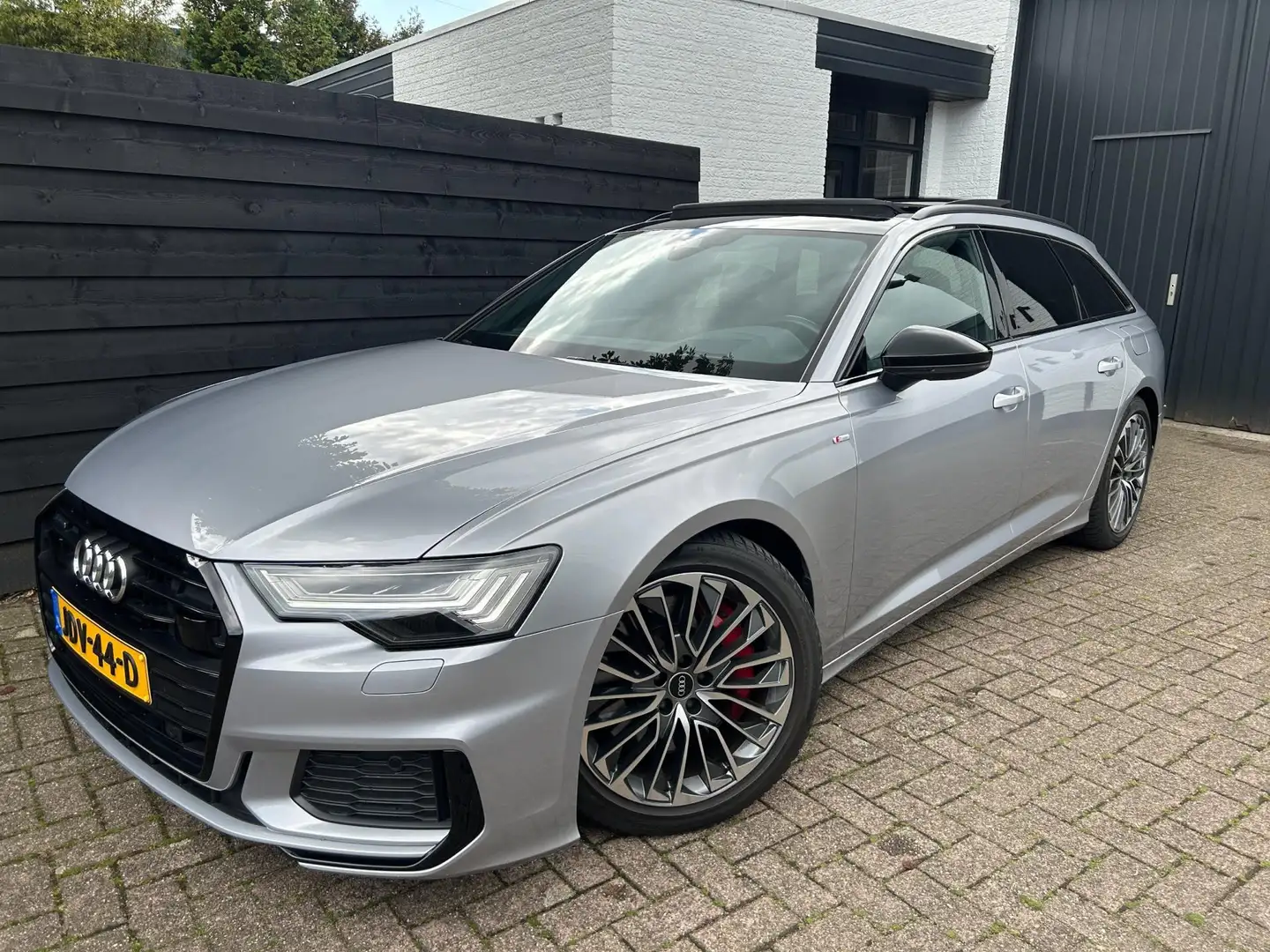 Audi A6 Avant 55 TFSI e quattro Competition, 17,9 KW Accu, Grijs - 1