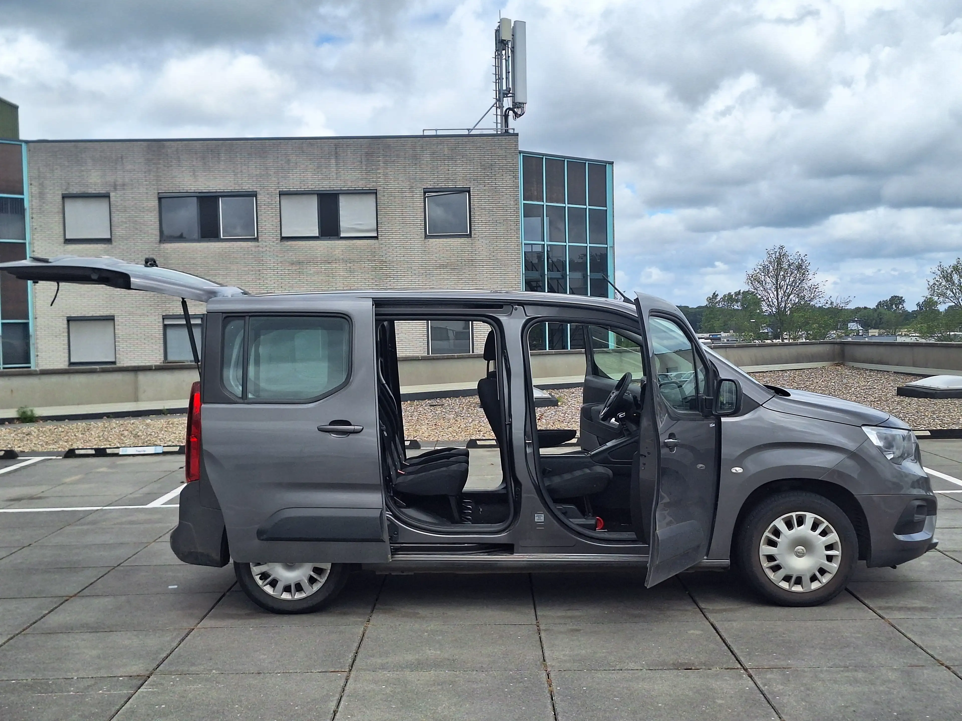 Opel Combo Life 1.2 T. L1H1 Edition — photo 12