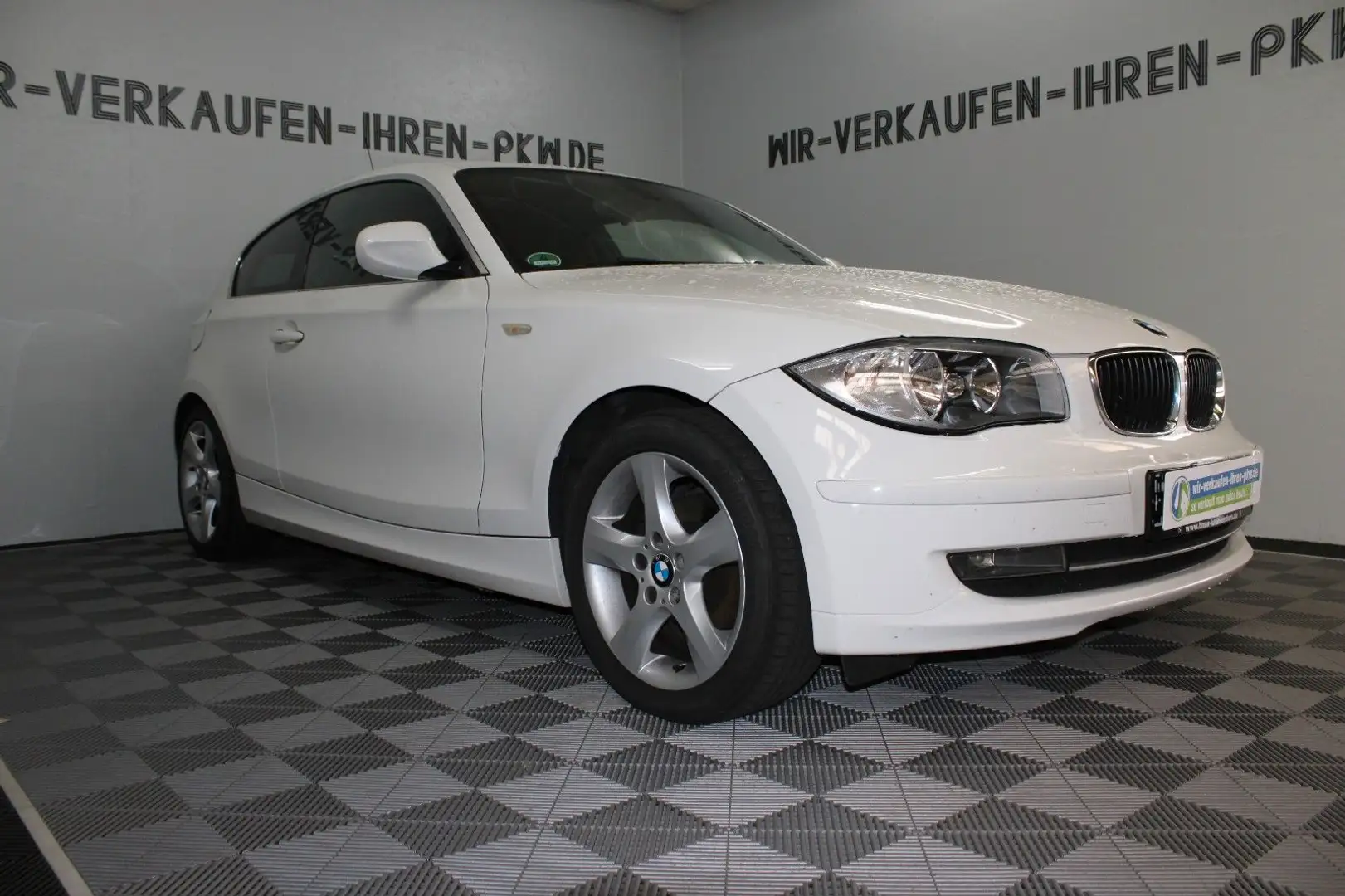 BMW 116 i Lim. TÜV 05-26 8x Räder Mängel Bitte Lesen Белый - 2