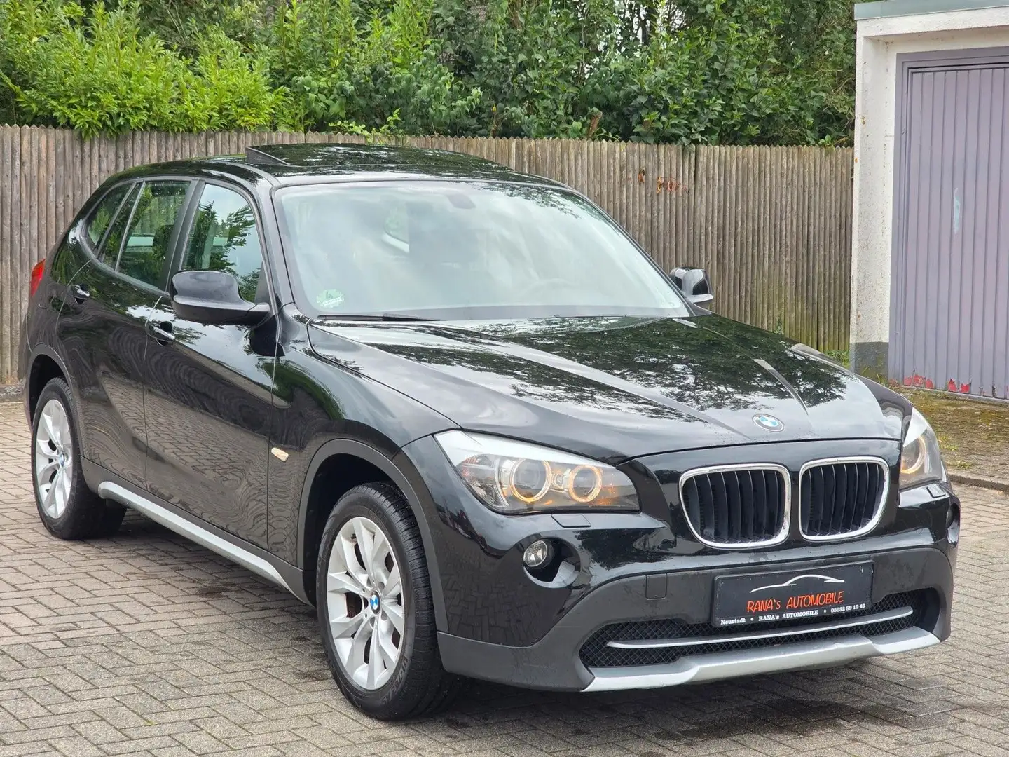 BMW X1 Baureihe X1 20 i sDrive Schwarz - 2
