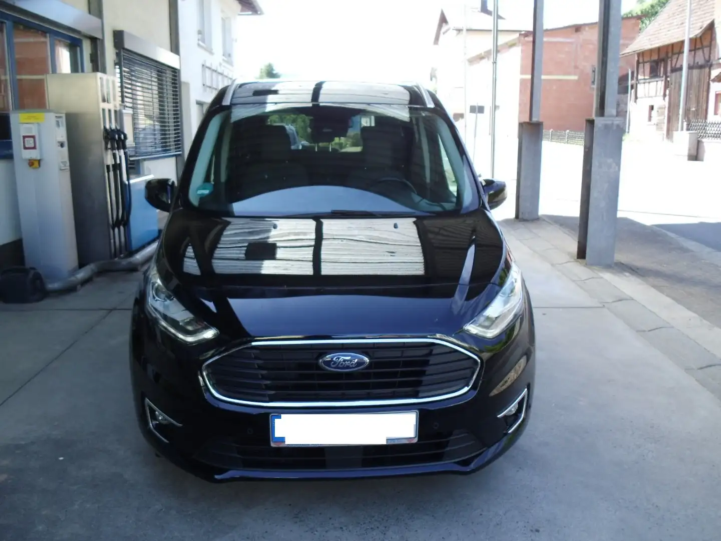 Ford Tourneo Connect 1.5 TDCI Ecoblue 230 L2 Titanium Schwarz - 1