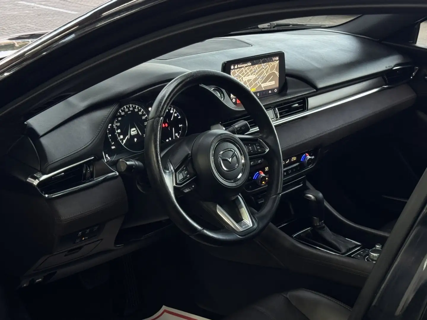 Mazda 6 Wagon 2.5 Skyactiv-G Signature Sky Aut. Schwarz - 2