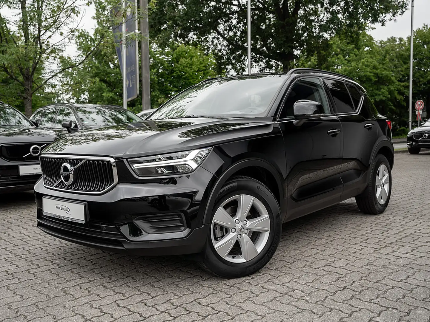 Volvo XC40 T3 Momentum KLIMA PDC SHZ NAVI W-LAN LED Black - 1