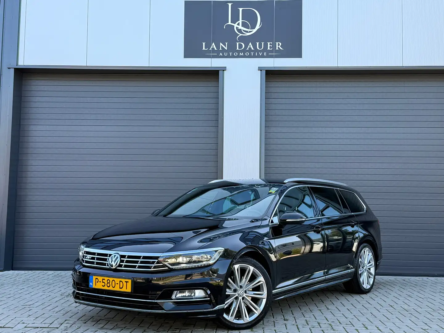 Volkswagen Passat Variant 1.8 TSI Business Edition R / ACTIE Zwart - 1