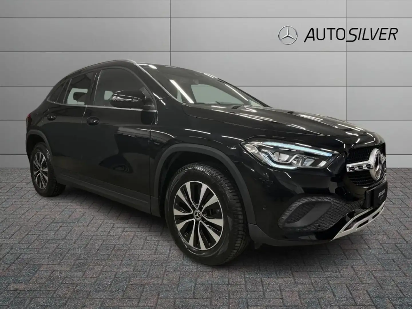 Mercedes-Benz GLA 250 e EQ-Power Automatic Business Extra Noir - 1