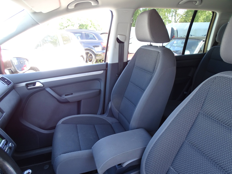 Volkswagen Touran Comfortline **AHK / SCHECKHEFT / 1-HAND** — photo 9