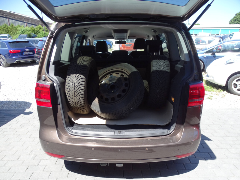 Volkswagen Touran Comfortline **AHK / SCHECKHEFT / 1-HAND** — photo 11