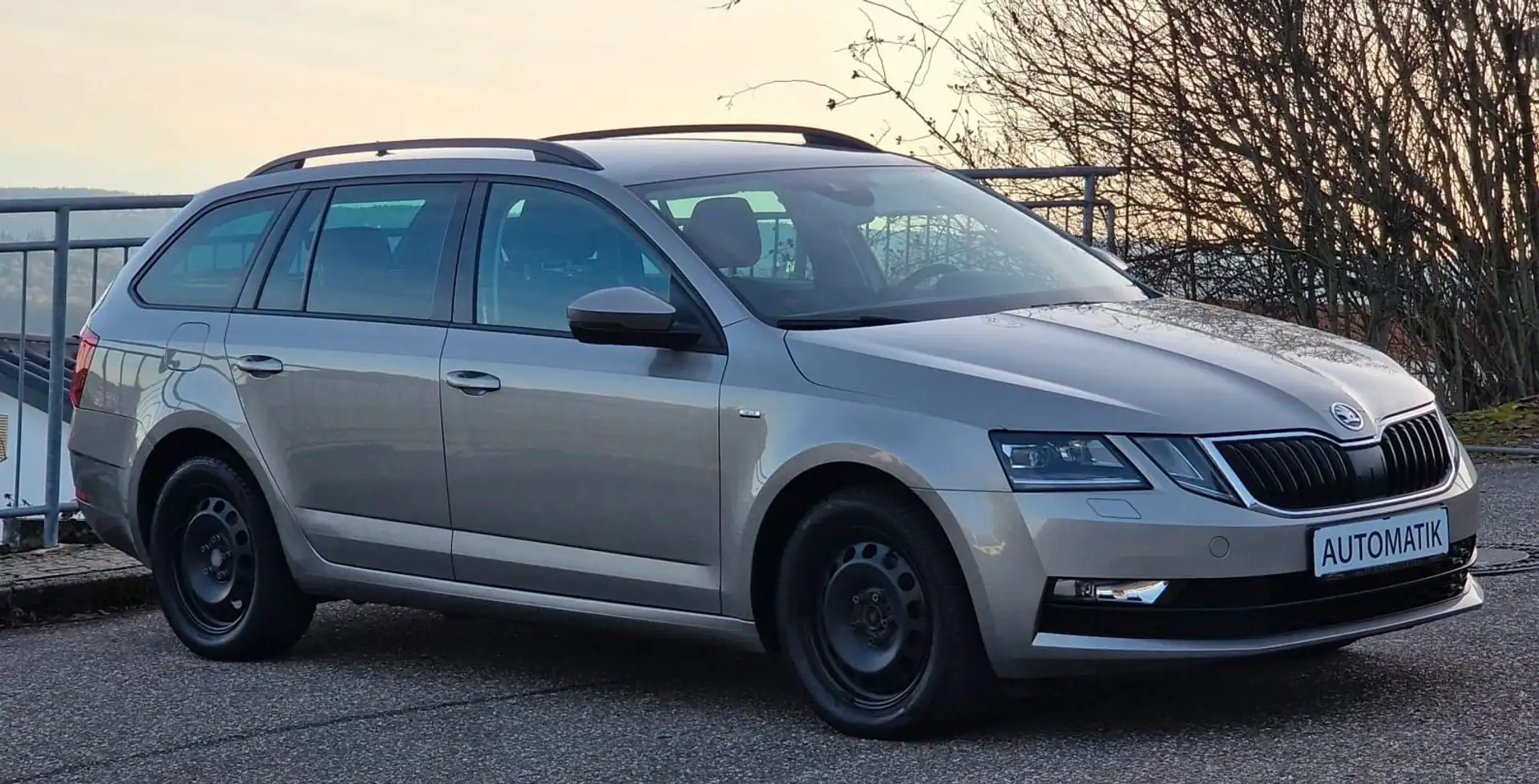 Skoda Octavia *1.HAND*SCHECKHEFT*AUTOM.*GROßE DISPLAY Beige - 2