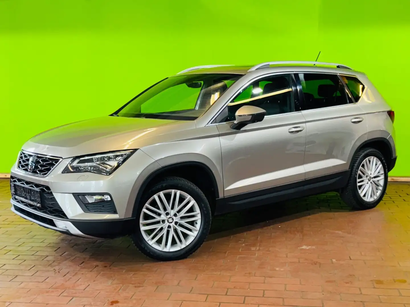SEAT Ateca Xcellence 4Drive Pano Ahk Standheizung Acc Beige - 2
