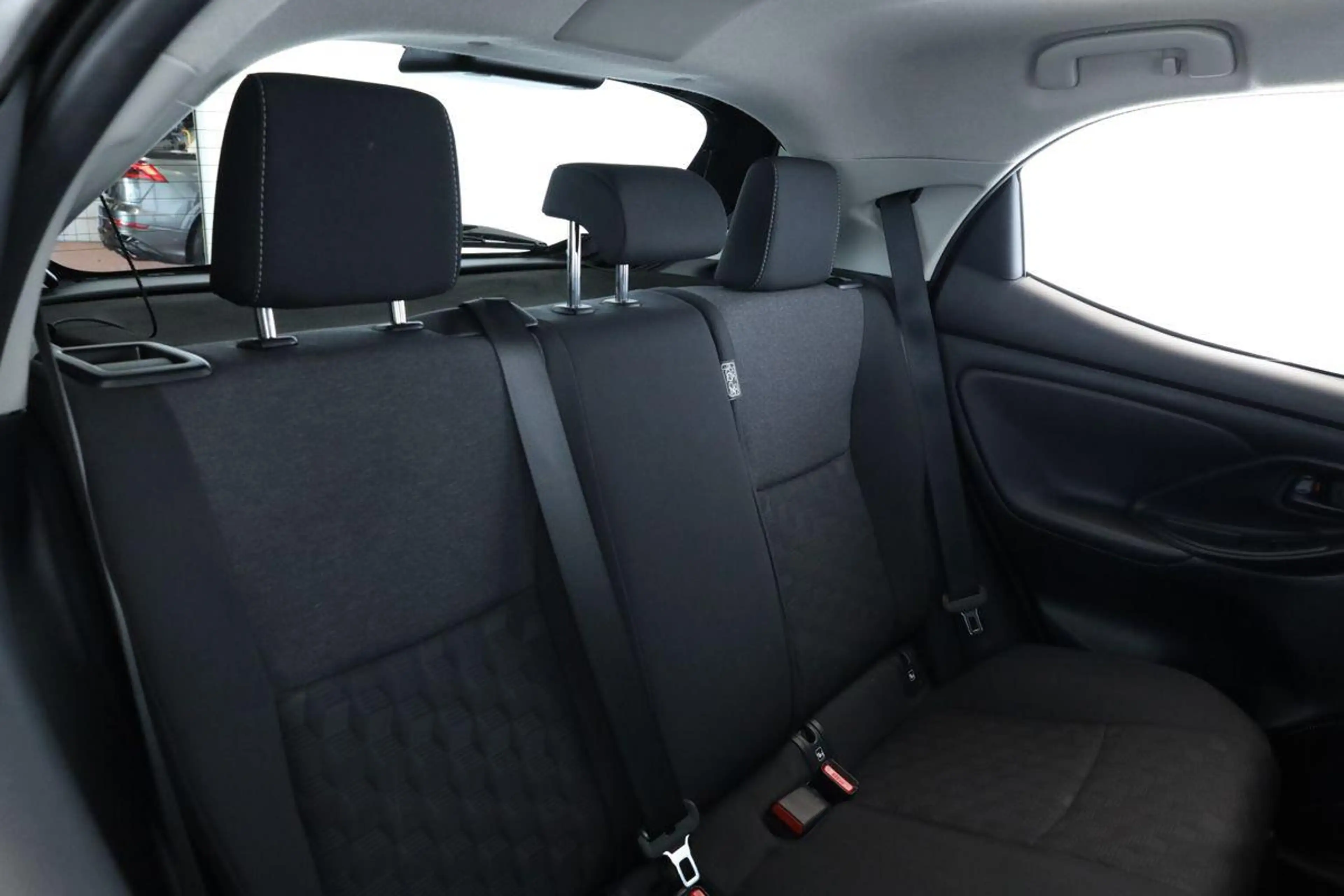 Toyota Yaris Hybrid 116 Teamplayer LED App SHZ Key Kam — photo 13