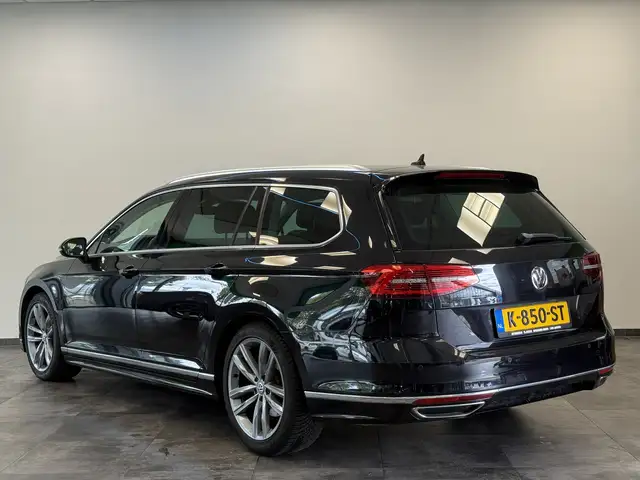 Volkswagen Passat view 3