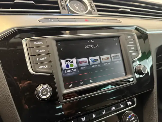 Volkswagen Passat view 17