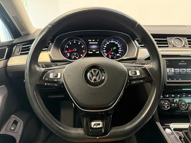 Volkswagen Passat view 7