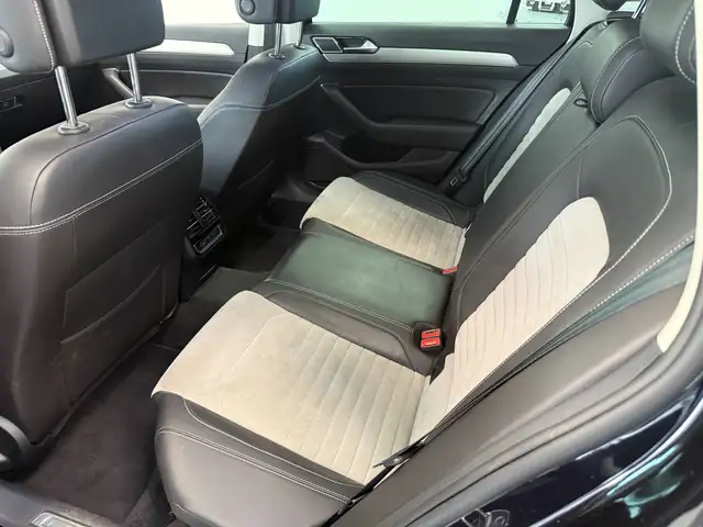 Volkswagen Passat view 11