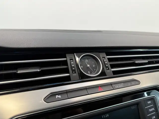 Volkswagen Passat view 12