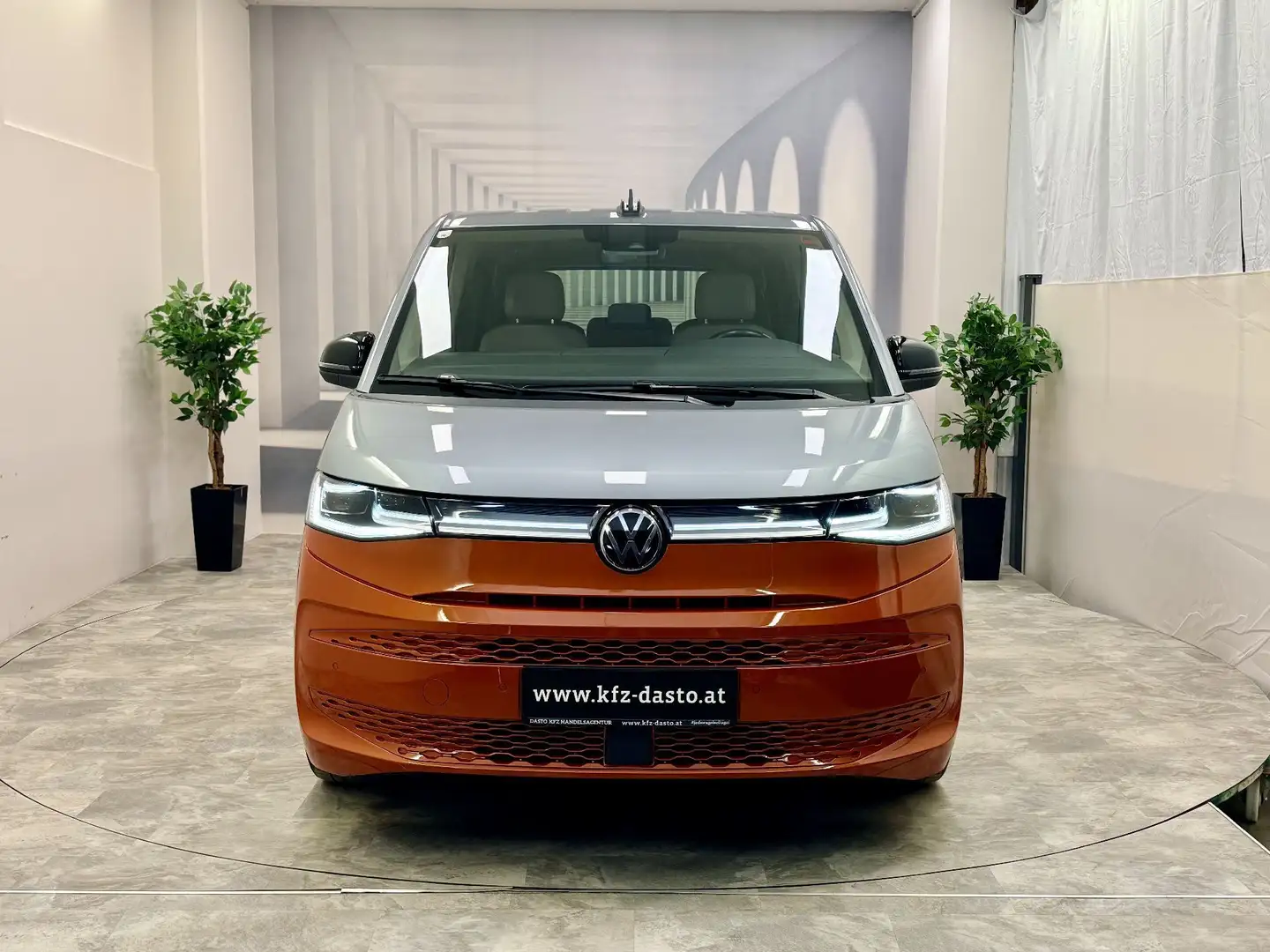 Volkswagen T7 Multivan Multivan__LIFE__IQ LIGHT__eHYBRID__6 Sitzer__ Silber - 2