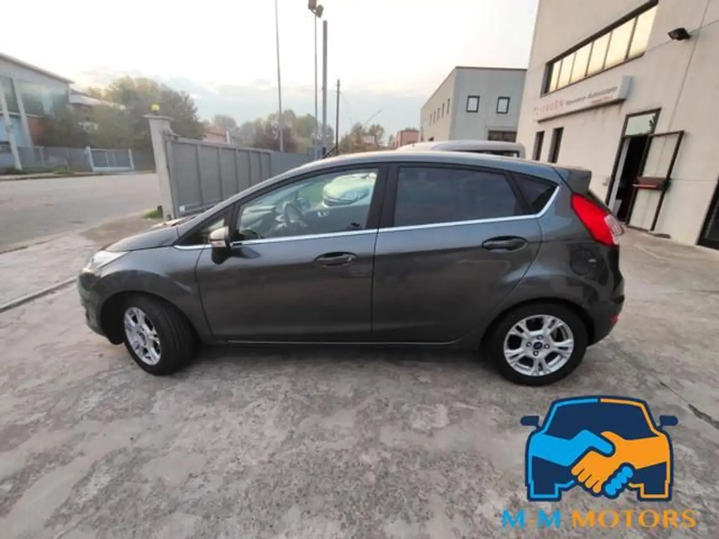 Ford Fiesta 1.5 TDCi 95CV 5 porte Titanium Gris - 2