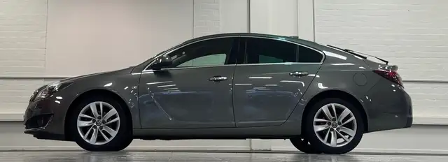 Opel Insignia view 3