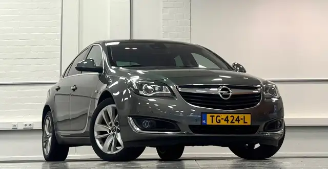 Opel Insignia view 2