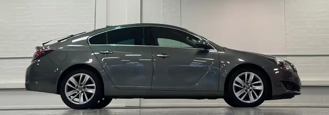 Opel Insignia view 4