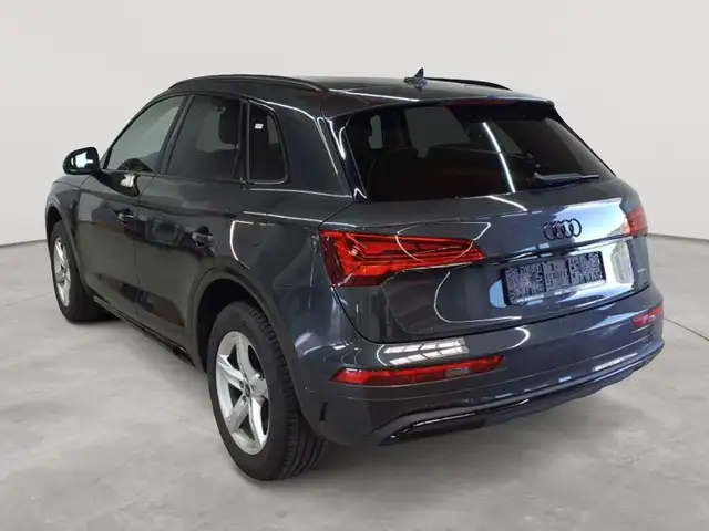Audi Q5 view 5