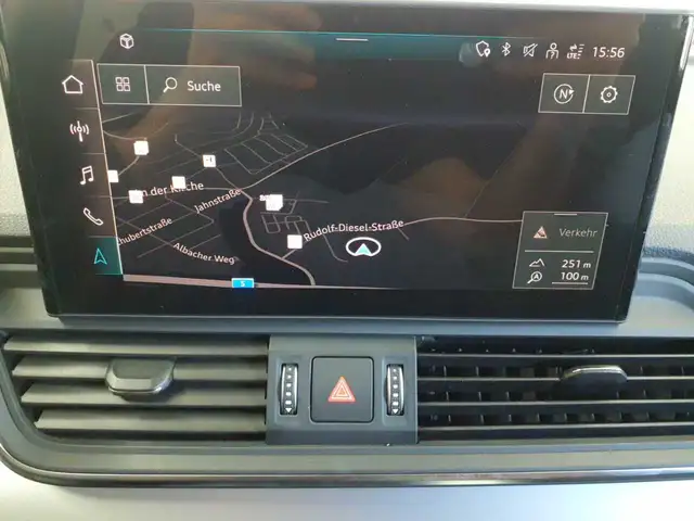 Audi Q5 view 12