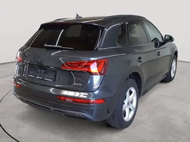 Audi Q5 view 4