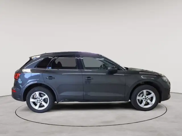 Audi Q5 view 3
